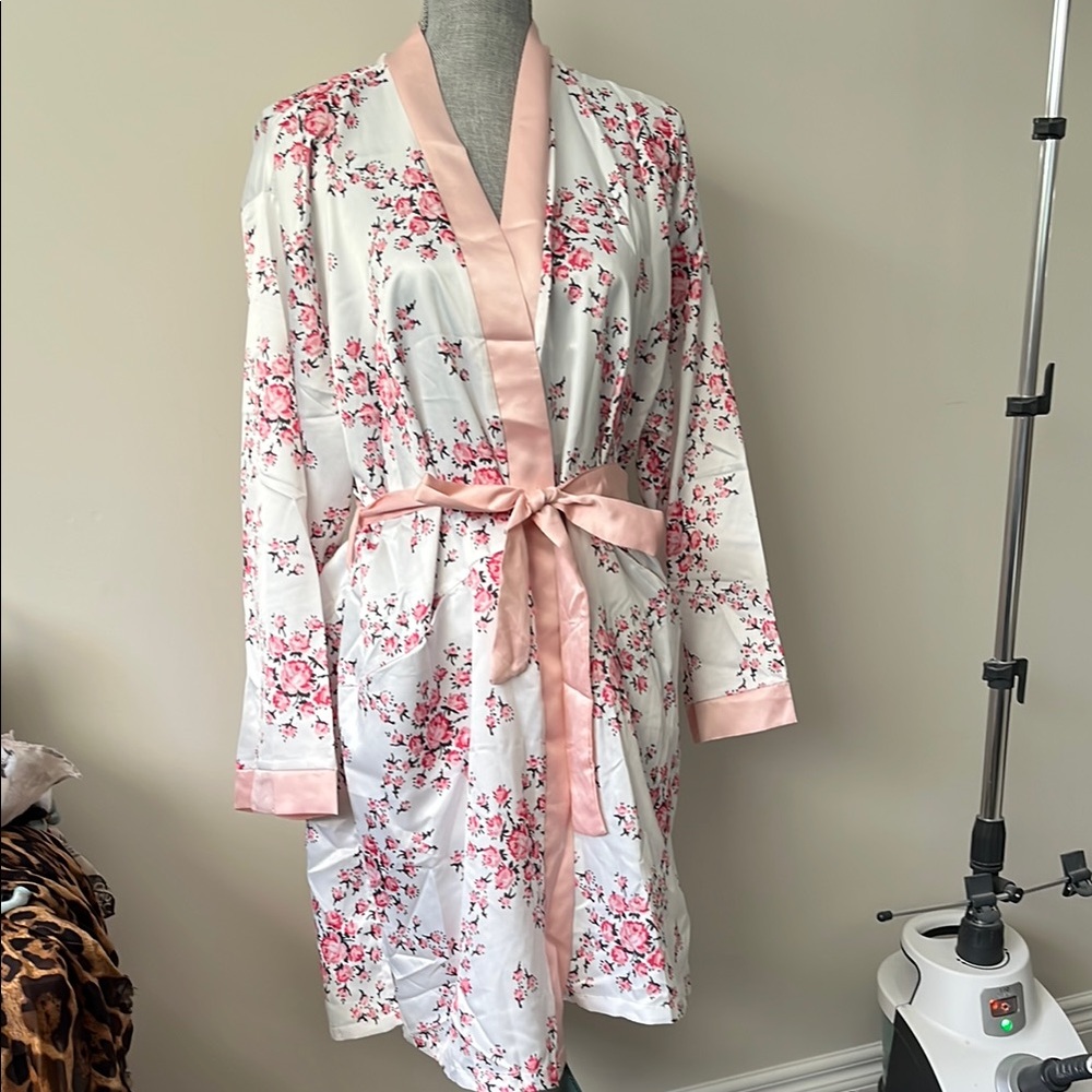 Morgan Lane for FFF Floral Satin Kimono Robe - Pink and White